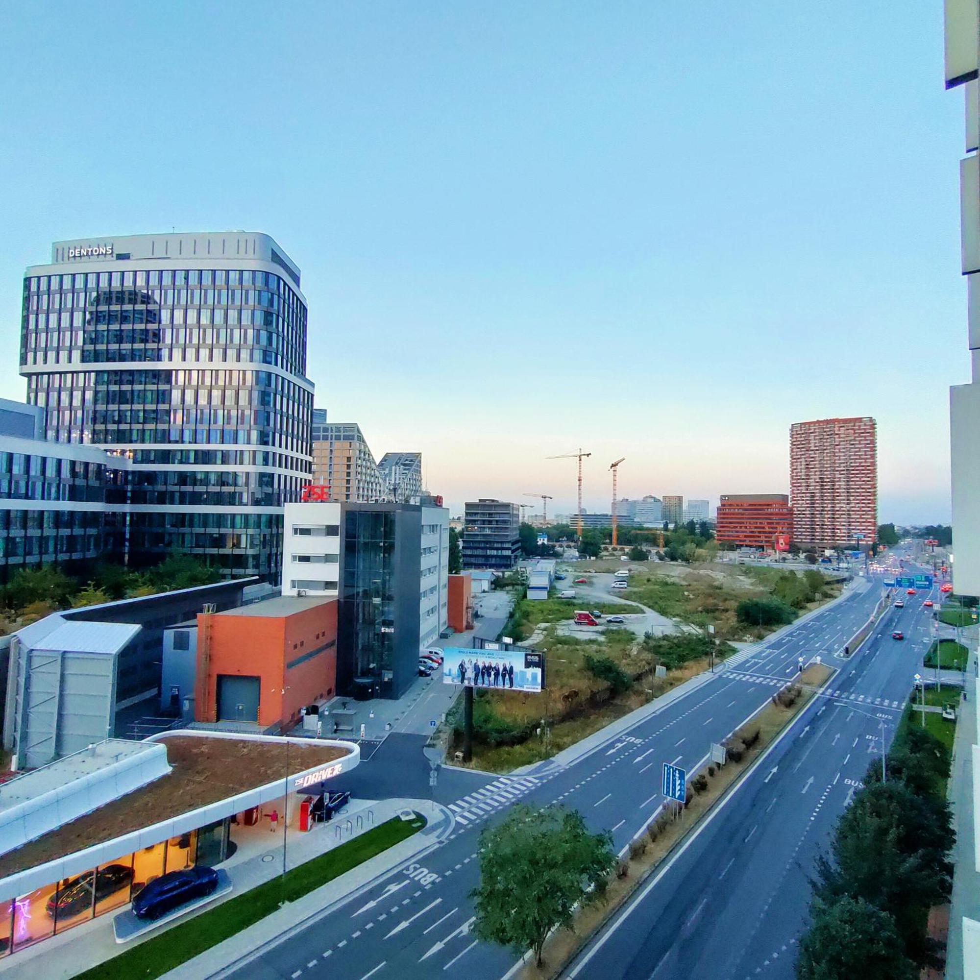 Sag Panorama City Free Parking Bratislava Exterior photo